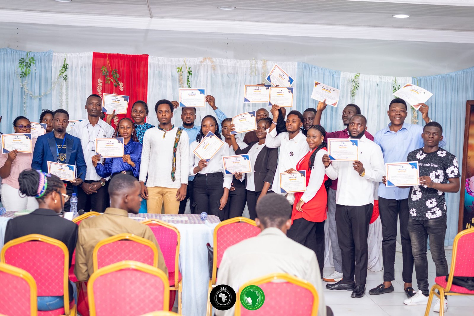 La remise de brevets de la jeunesse africaine a eu lieu lors d'une formation sur le patriotisme du 10 au 15 mars