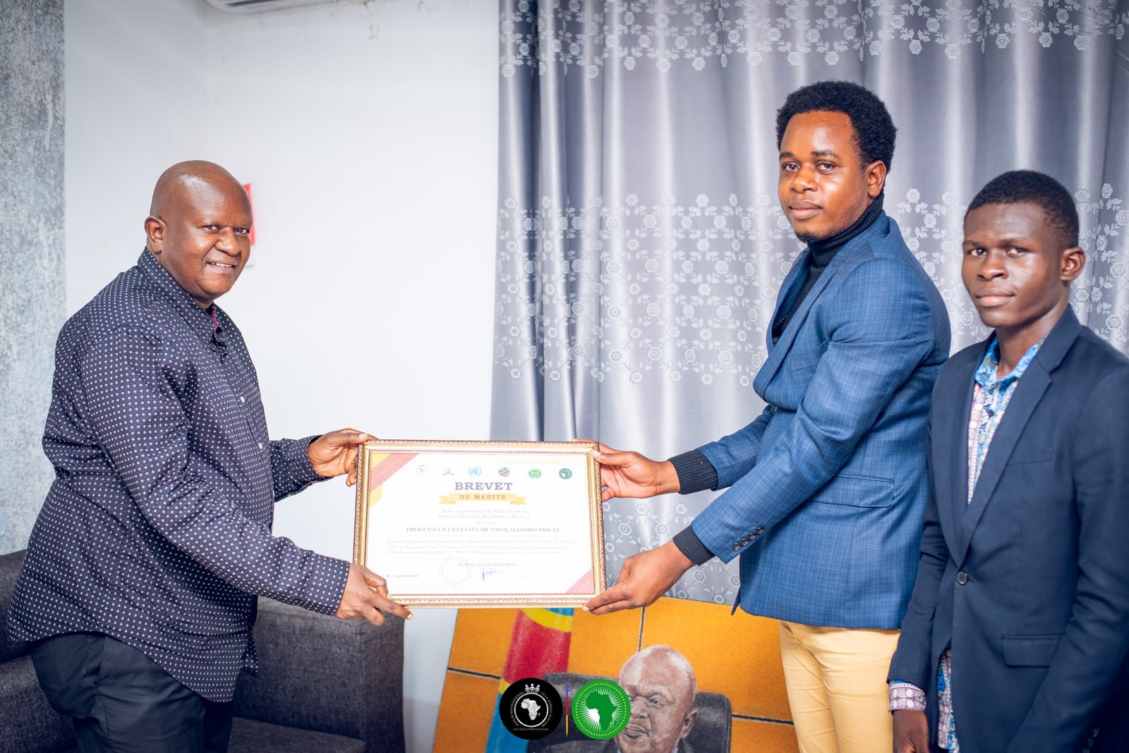 La cérémonie de remise de brevets de mérite au Professeur L'honorable Musao Kalombo