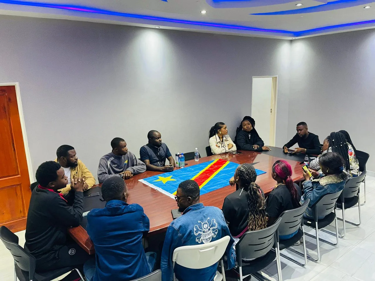 Jeunes participants à une activité sur le genre et l’inclusion FIJADA