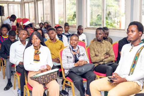 Jeunes participants à une activité d’entrepreneuriat FIJADA