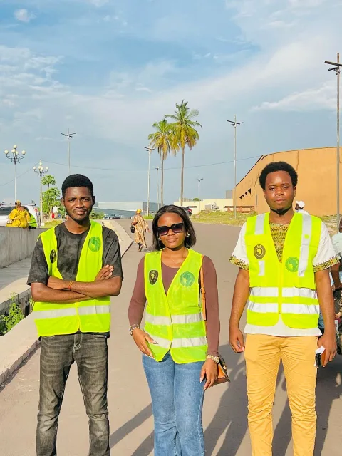 Jeunes participants à une activité environnementale FIJADA